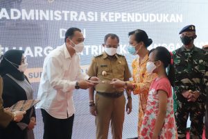 Setahun Kepemimpinan Eri Cahyadi-Armuji, Seabrek Pelayanan Publik Diintegrasikan dan Dimaksimalkan di Kelurahan