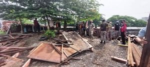 Siapkan Destinasi Wisata Susur Sungai, Pemkot Surabaya Tertibkan Bangli di Bantaran Kali Tebu