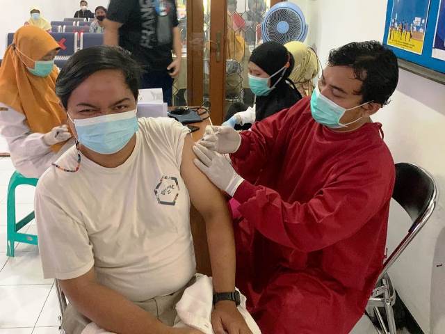 Tingkatkan Kekebalan Tubuh, Pemkot Surabaya Vaksin Booster Para Kader Surabaya
