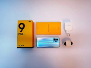 Intip Isi Kotak realme 9 Pro Series Smartphone Flagship in Mid-range Terbaru