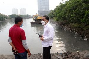 Urai Genangan, Pemkot Surabaya Keruk Bozem dan Sungai