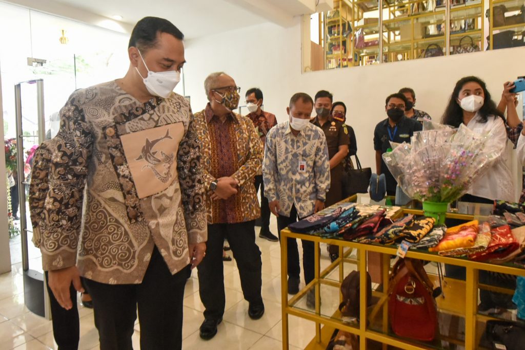Produk UMKM Berkelas Kota Pahlawan Hadir di Surabaya Kriya Gallery