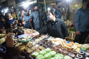 Jelang Ramadhan, Ketua DPR RI Puan Maharani bersama Wali Kota Eri Cahyadi Pantau Harga Sembako di Pasar