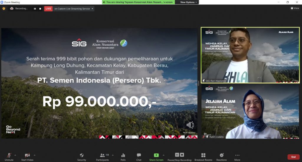SIG Serahkan 999 Bibit Pohon untuk Restorasi Kampung Long Duhung, Wehea-Kelay, Kalimantan Timur