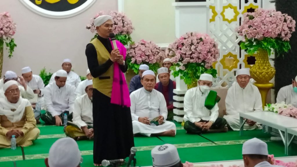 Hadir di Lailatul Jumat Pemkab Tanbu, Guru Yannor Ajak Jamaah Perbanyak Sholawat di Bulan Sya’ban