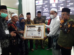 Sejahterakan Anak Yatim, Bupati Zairullah Terima Penghargaan di Rapimnas II LKSA