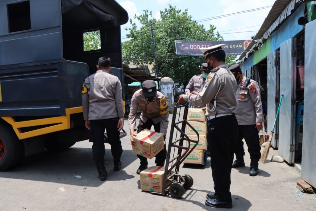 Polres Kediri Kota Bantu Distribusikan Minyak Goreng dari Gudang ke Agen dan Pertokoan Retail