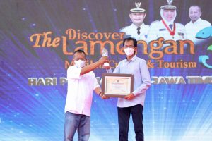 Ketua DPRD Surabaya Raih Penghargaan ‘Tokoh Politik Daerah’ dari PWI Jatim