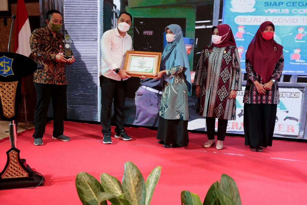 Wali Kota Eri Cahyadi Beri Penghargaan SD – SMP yang Toilet dan Kantinnya Bersih