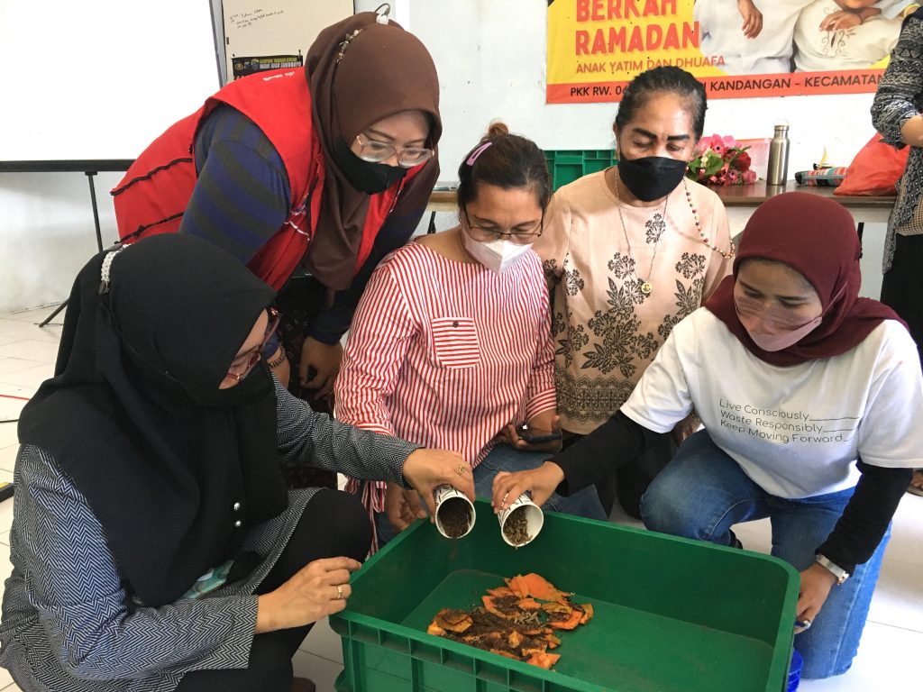 Kurangi Volume Sampah, Kader Surabaya Hebat Dilatih Pengolahan Sampah Organik melalui Maggot