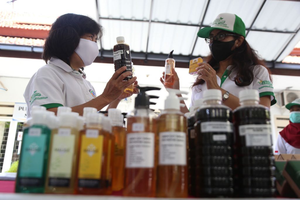 Kurangi Sampah Organik di TPA, Pemkot Surabaya Beri Pelatihan Pengolahan dengan Eco Enzyme