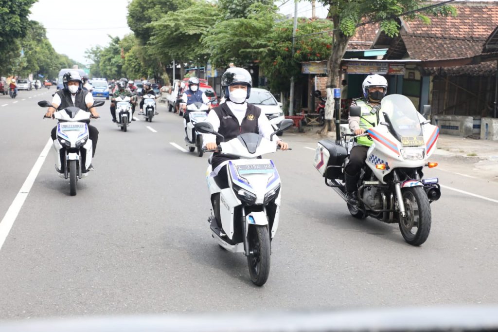 Gubernur Khofifah Terbitkan SE Penggunaan Kendaraan Listrik dan Kompor Induksi