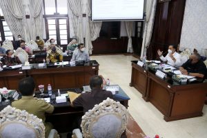 Cari Solusi Bersama, Wali Kota Eri Cahyadi Pertemukan Pedagang Pasar Turi dengan PT Gala Bumi