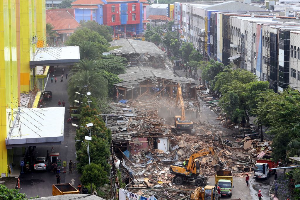 Pemkot Surabaya Tuntaskan Pembongkaran TPS Pasar Turi