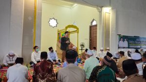 Sambangi Mantewe, Bupati Zairullah Bukber dan Tarawih Bersama Warga