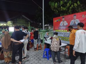 Mudahkan Mudik-Nyaman, Polresta Sidoarjo dan Takmir Masjid SSNR Layani 300 Vaksin Booster