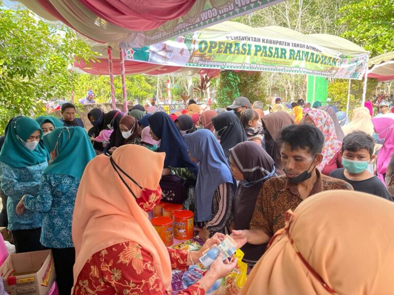 Terus Geber Pasar Murah, DKUMP2 Tanbu Sasar Warga Kecamatan Angsana