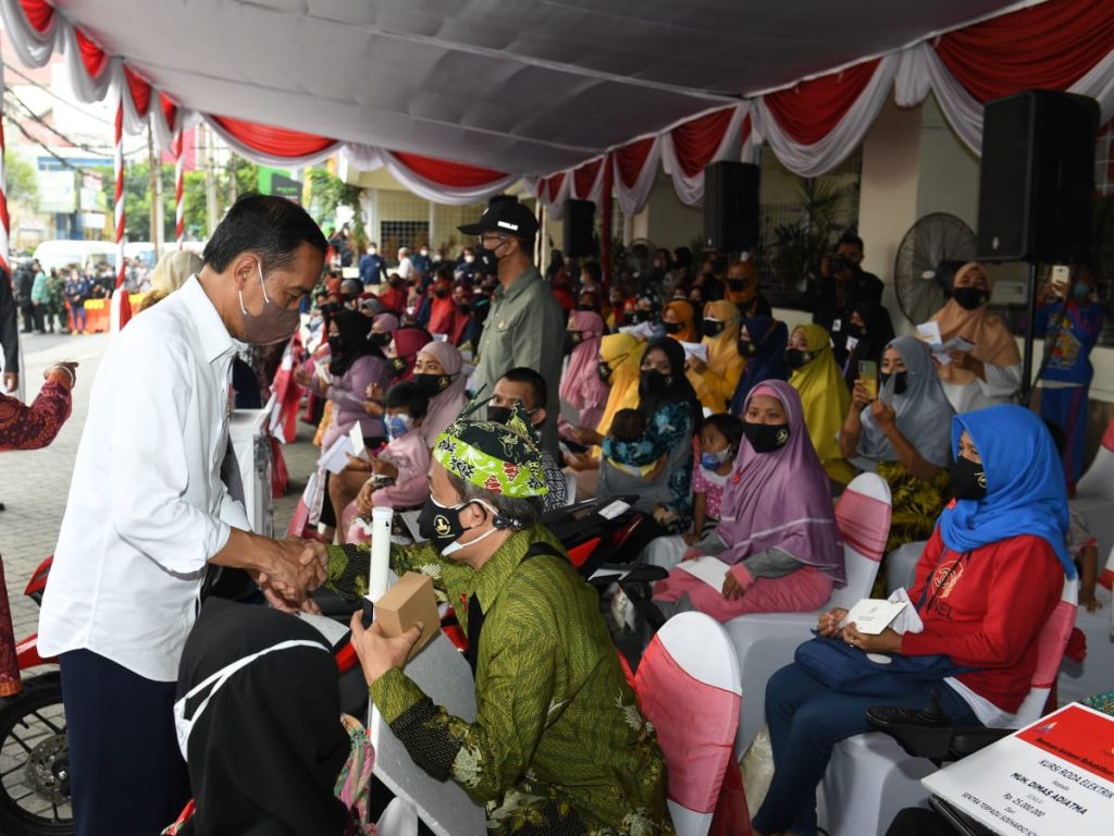 Presiden Jokowi Tinjau Kampung Nelayan Bulak di Surabaya