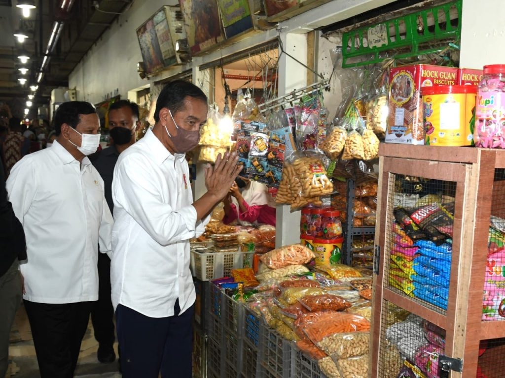 Kunjungi Pasar Tambah Rejo Surabaya, Presiden Joko Widodo Pastikan Penyaluran Bantuan Tepat Sasaran