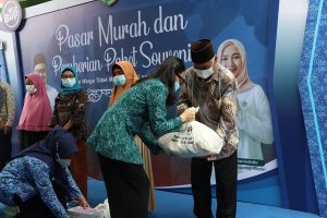 TP PKK Kabupaten Kediri Gelar Pasar Murah di Halaman Masjid Jami