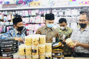 Pastikan Stok dan Stabilitas Harga Bapok di Pasar Modern, Sekda Tanbu Turun Sidak Ke Lokasi