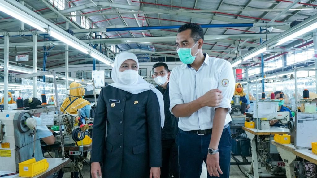 Di Pabrik Ecco Sidoarjo, Gubernur Khofifah Pastikan THR Pekerja Tahun 2022 Dibayar Penuh dan Cair Maksimal H-7 Lebaran