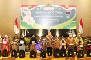 Gubernur Khofifah bersama Baznas Beri Santunan pada 1.000 Anak Yatim Se-Malang Raya