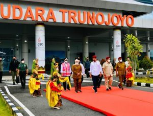 Presiden Jokowi Resmikan Bandar Udara Trunojoyo