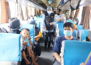 Gubernur Khofifah Berangkatkan 3.650 Orang Rombongan Mudik Bareng Gratis