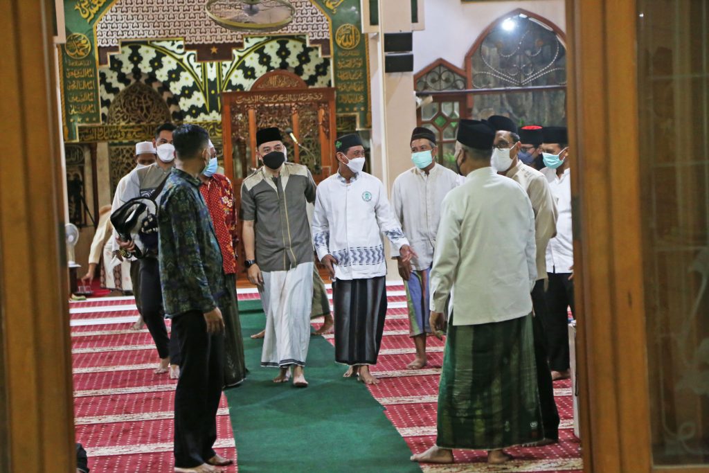 Gelar Safari Ramadan, Wali Kota Eri Cahyadi Salat Tarawih Keliling ke 31 Kecamatan se Surabaya