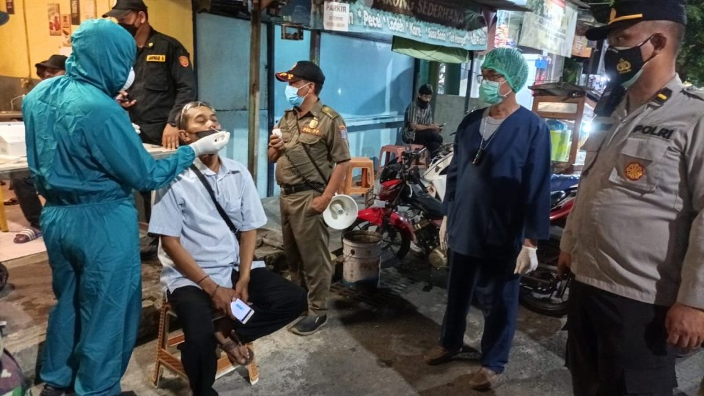 Antisipasi Lonjakan Kasus Aktif Pasca Libur Lebaran, Pemkot Surabaya Gencarkan Swab dan Vaksin Hunter 