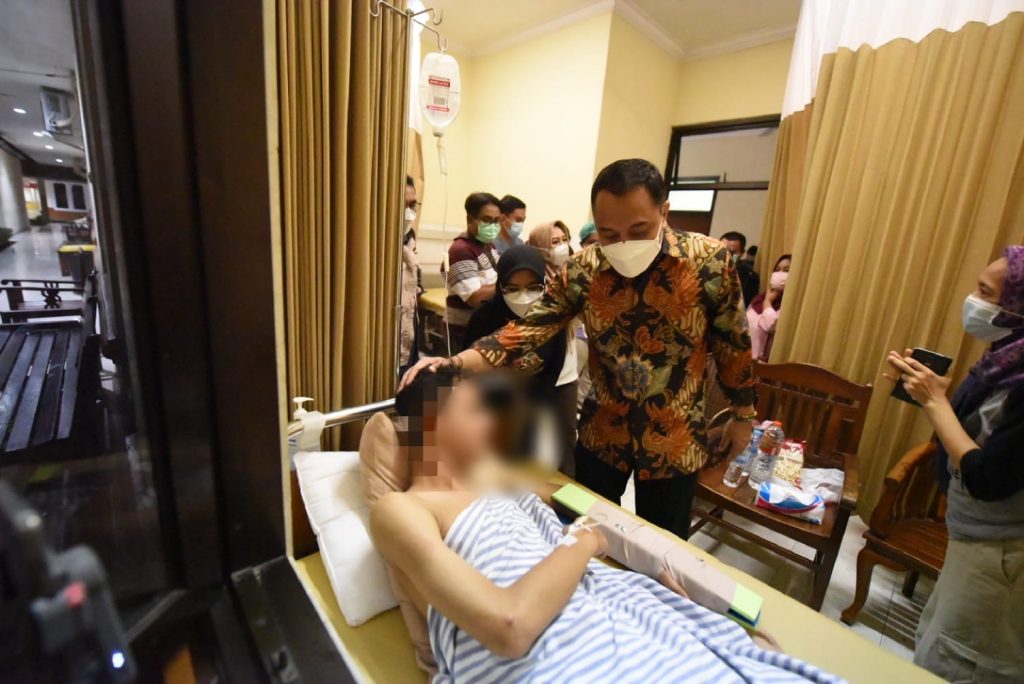 Wali Kota Eri Cahyadi Kirim Tim Medis Korban Kecelakaan ke Beberapa Rumah Sakit di Mojokerto 