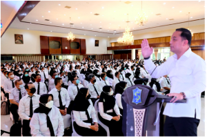 Wali Kota Eri Cahyadi Serahkan SK PPPK 470 Guru SD dan SMP se-Surabaya