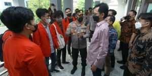 Adi Sutarwijono Ajak Mahasiswa Ikut Ambil Bagian dalam Pemulihan Ekonomi Surabaya