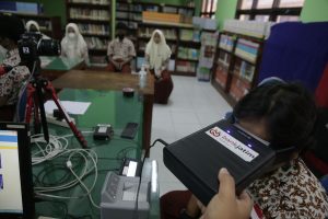 Tuntaskan Adminduk, Dispendukcapil Surabaya Kerahkan Jempol Sekti