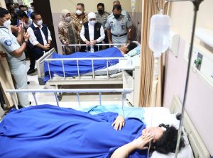 Gubernur Khofifah Besuk Korban Kecelakaan Bus di RS Citra Medika Sidoarjo