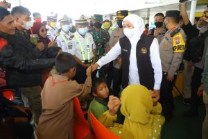 Gubernur Khofifah Pantau Arus Balik Lebaran di Pelabuhan Ketapang Banyuwangi