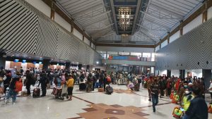 Momen Puncak Arus Balik, Penumpang di Bandara Juanda Melebihi Prediksi