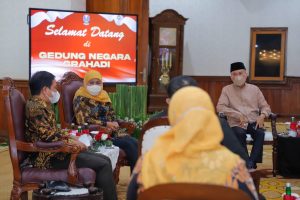 Gubernur Khofifah Siap Fasilitasi Vaksin Dosis Kedua dan Vaksin Booster Bagi Calon Jamaah Haji Asal Jatim