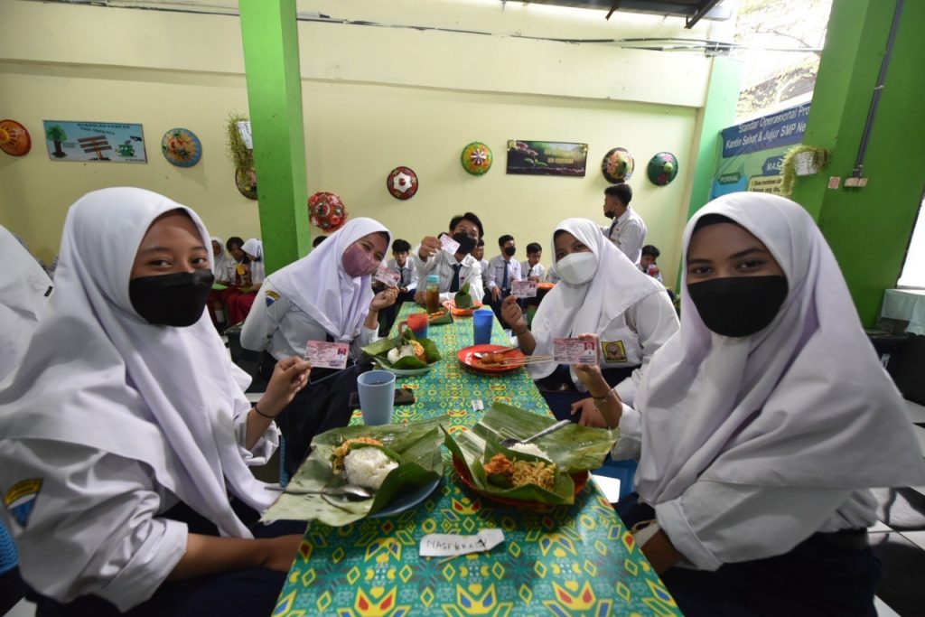 Gandeng Bank Jatim, Pemkot Surabaya Luncurkan KatePay untuk Pembayaran non Tunai di Kantin Sekolah