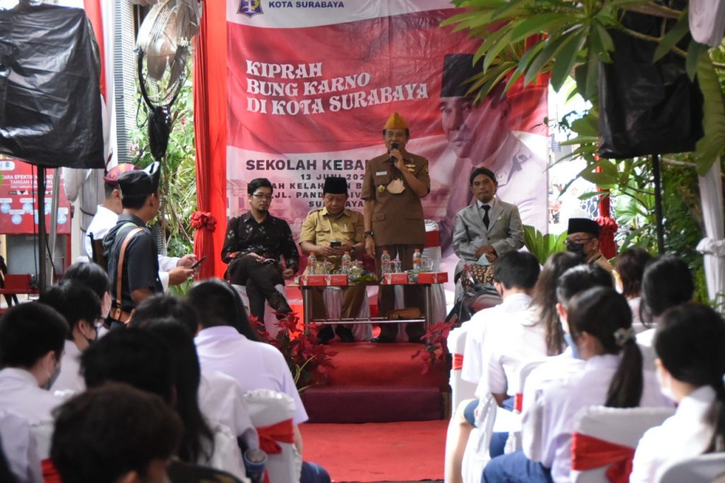 Sekolah Kebangsaan Ajak Pelajar Surabaya “Warisi Api” Semangat Perjuangan Bung Karno