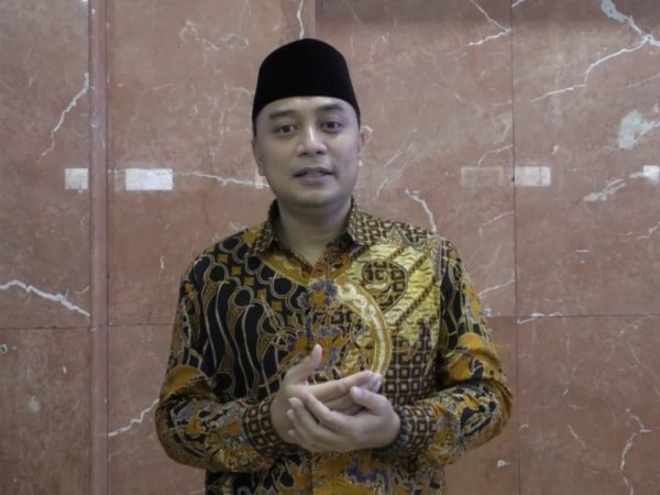 Wali Kota Eri Keluarkan Surat Edaran Kesiapsiagaan terhadap Risiko Peningkatan Kasus Covid-19 di Surabaya