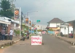 Lubang Menganga di Akses Jalan Desa Wonosari-Gunung Kawi, Warga: Jangan Tunggu Korban!
