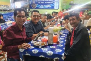 Tiba di Surabaya, Djarot Syaiful Hidayat Nikmati Tahu Campur Bareng Adi Sutarwijono