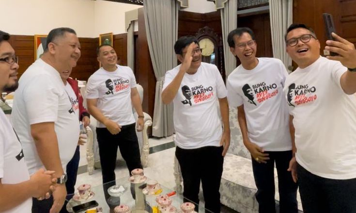 Hasto Sidang Doktor, PDIP Surabaya Bangga: Selamat, Pak Sekjen!