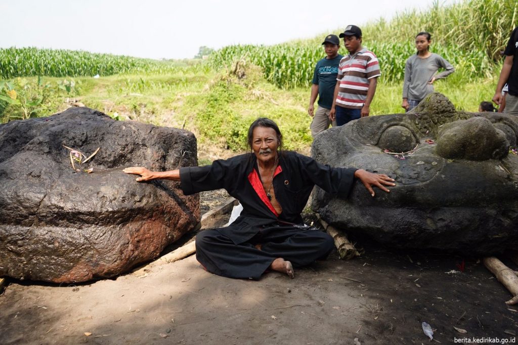 Ditemukan Arca Purbakala, Warga Desa Nambaan Kediri Wakafkan Tanahnya