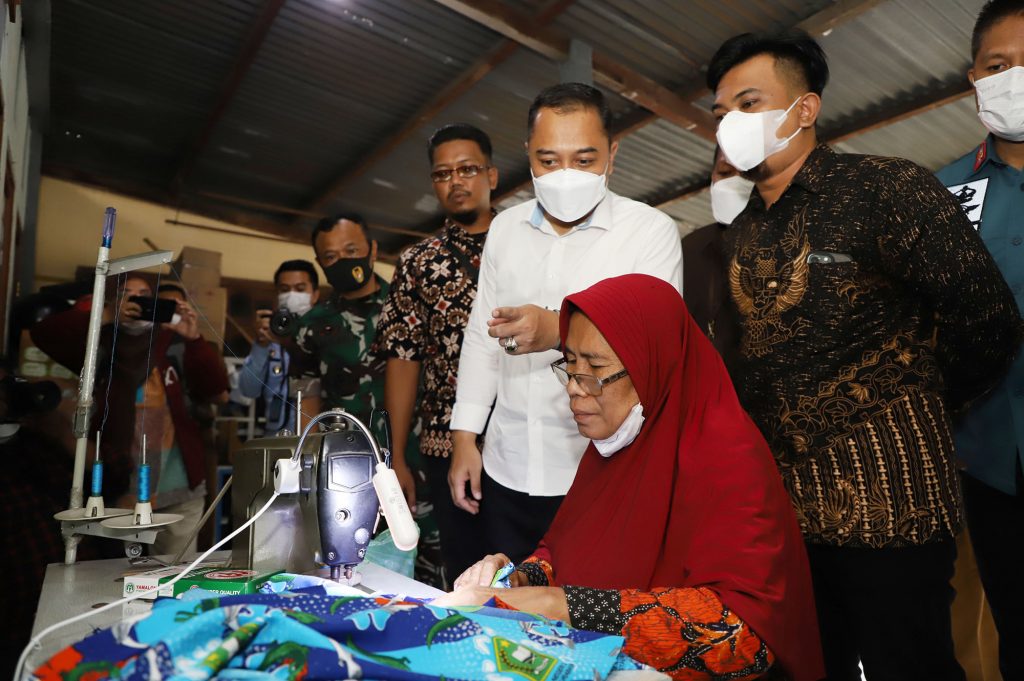 Resmikan Kampung Jahit Nusantara, Wali Kota Eri Cahyadi Minta Kepala PD, Camat dan Lurah Jadi Marketingnya