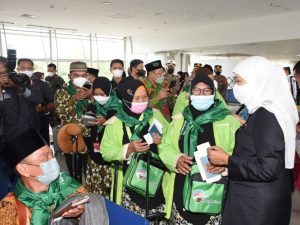 Gubernur Khofifah Ajak Jamaah Haji Manfaatkan Aplikasi Telejemaah Selama Beribadah di Tanah Suci
