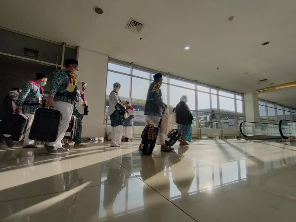 Kloter Pertama Haji 1443 H / 2022 Jawa Timur Diberangkatkan Dari Bandar Udara Internasional Juanda