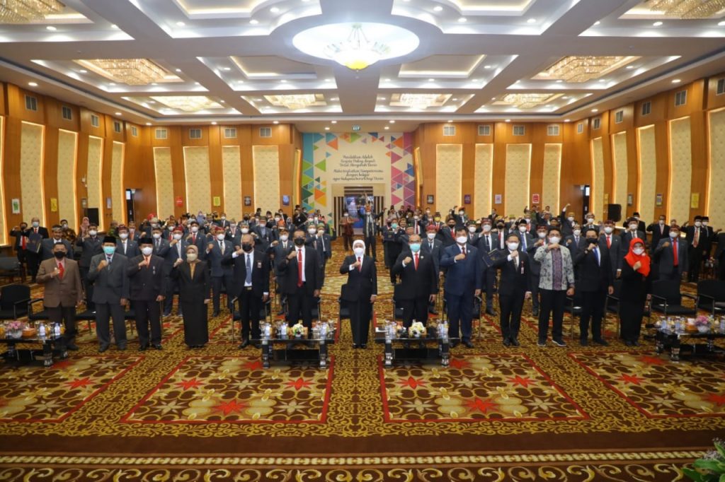 Tutup PKN Tingkat II Angkatan IV Tahun 2022, Gubernur Khofifah Minta Percepat Terwujudnya  Inovasi Birokrasi Menuju Birokrasi Kelas Dunia